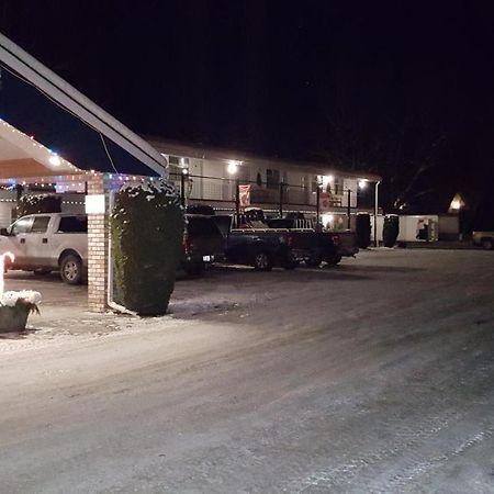 Anchor Riverfront Motel Sicamous Kültér fotó