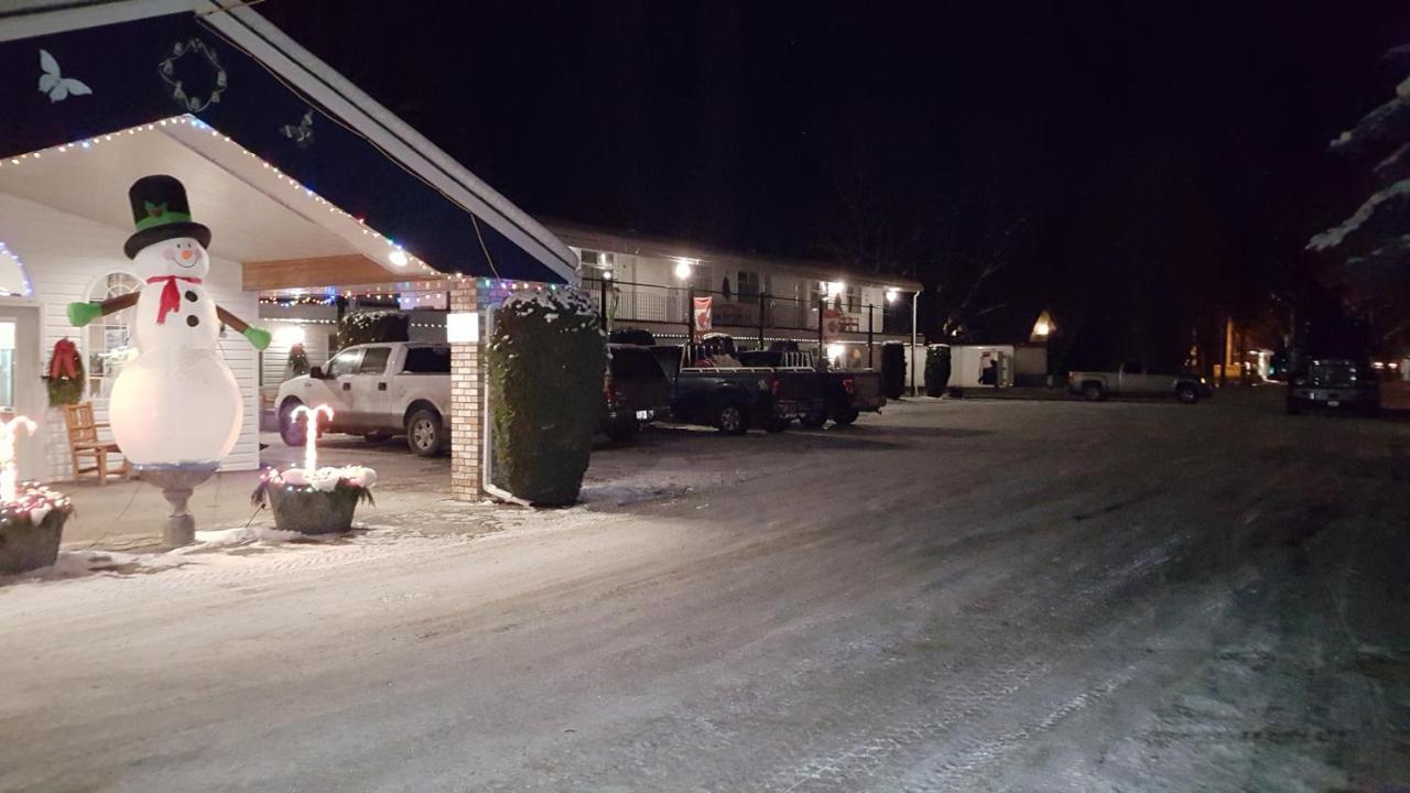 Anchor Riverfront Motel Sicamous Kültér fotó
